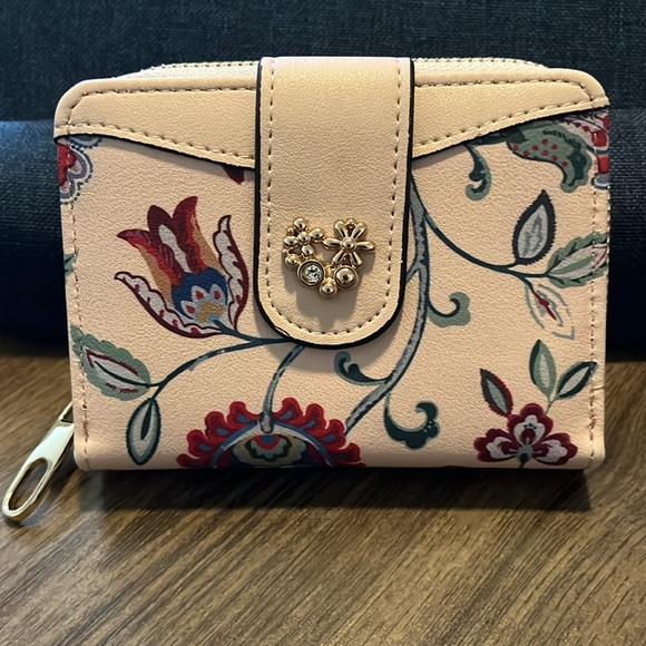 Boutique Wallets Vegan Leather - Picture 5 of 8